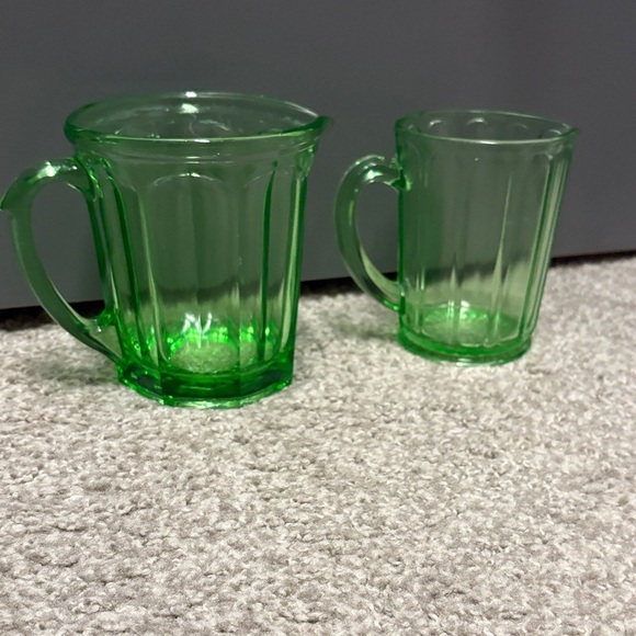 Vintage Hazel Atlas Green glass pitcher set of 2 ribbon pattern paneled design - Picture 3 of 16